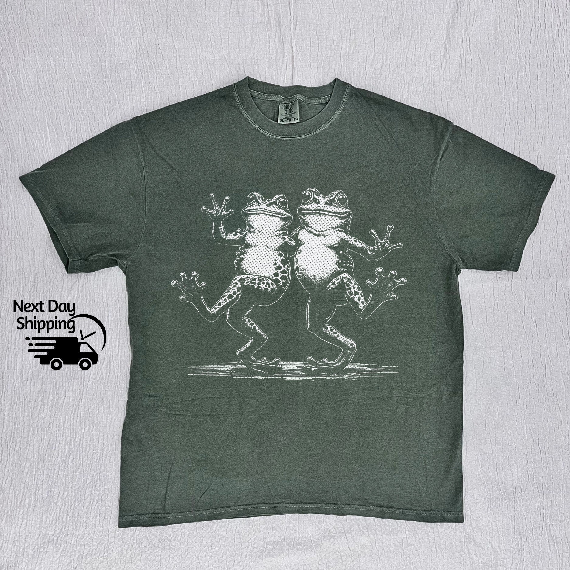 Retro Frog Couples Dancing Funny Graphic Shirt, Vintage Frogs 90's T-shirt, Retro Distressed Tee, Cute Women Gift Tee, Teenagers Gift