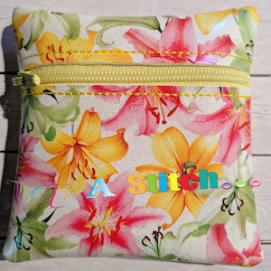 Machine Embroidery Design In The Hoop  Zippered  Bag  exposed seams. 2 Sizes - For beginners **Not Physical Item Need Embroidery Machine**