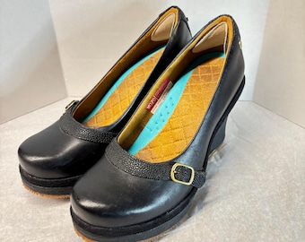 Mozo Fresco Platform Wedge Buckle Shoe Heels Black Size 7.5