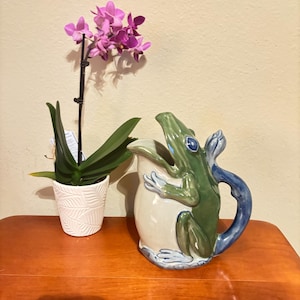 Vintage Majolica & Frog Midcentury Glazed Decorative Water/Iced Tea Pitcher