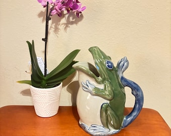 Vintage Majolica & Frog Midcentury Glazed Decorative Water/Iced Tea Pitcher