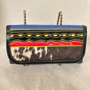 Hermosa billetera de cuero hecha a mano de estilo occidental, de pelo de becerro blanco y negro, de 7" x 3,5"
