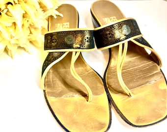Vintage Salvatore Ferragamo Gold Brocade Thong Slip On Heals Size EU 37 US 7