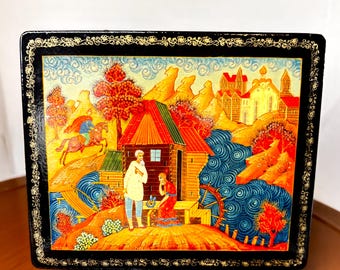 Vintage Russian Lacquered box Palekh Laquer Art, hand-painted motif