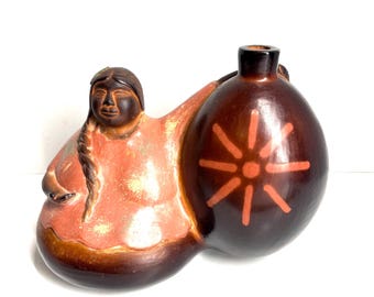 Rare Chulucanas Peru Signed Art Pottery Vase Round rotund female Gordita figure