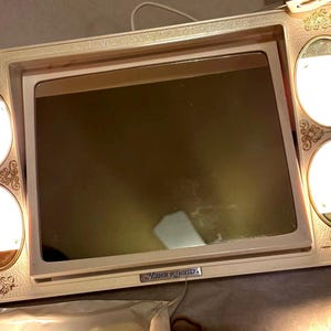 Never Used 1970&#39;s Vintage Lighted Makeup Mirror In Case