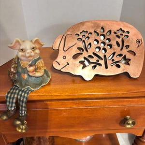 Support mural pour dessous de plat en fonte vintage Preferred Stock, plaque de cuivre avec cochon