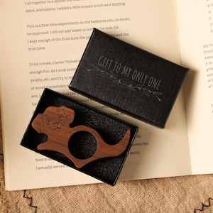 Hölzerner Buchseitenhalter, Buchzubehör, niedlicher Doggy Buchseitenhalter, Geburtstagsgeschenk, Buch-Liebhaber-Geschenk, Hundeliebhaber, hölzerner Daumenseitenhalter