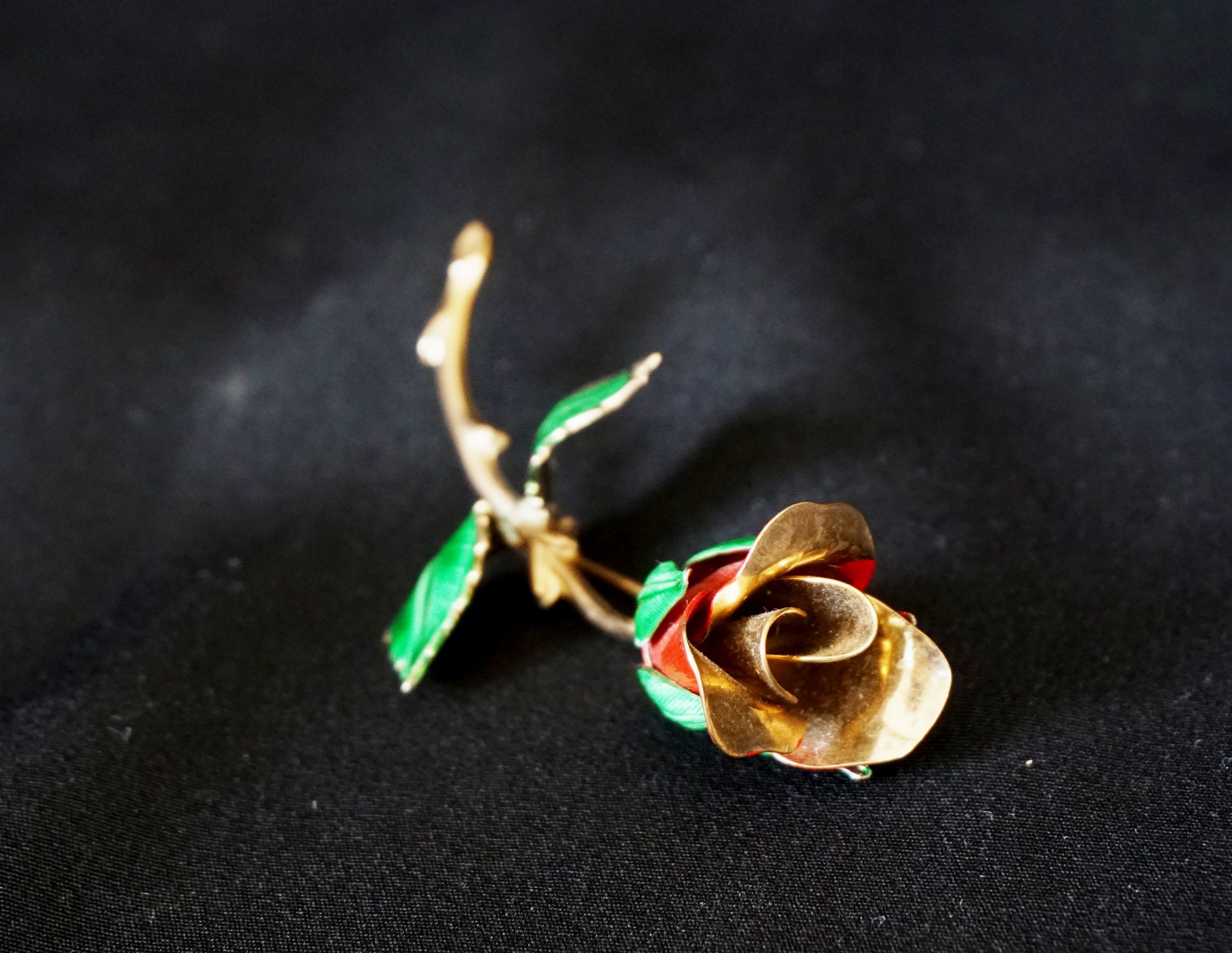 GIOVANNI Vintage Red Rose Enamel and Gold Metal Pin | Etsy