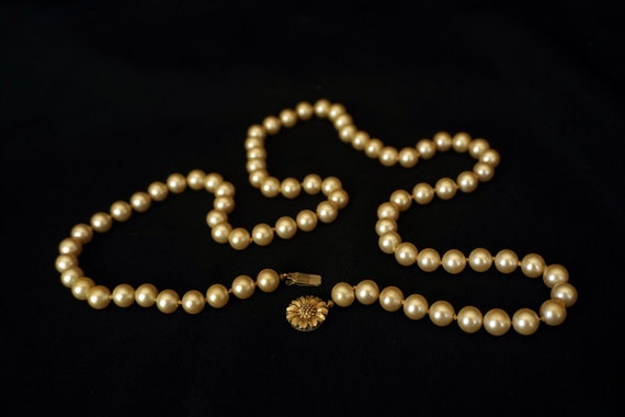 TRIFARI Beautiful Strand of Vintage Faux Pearls w… - image 1