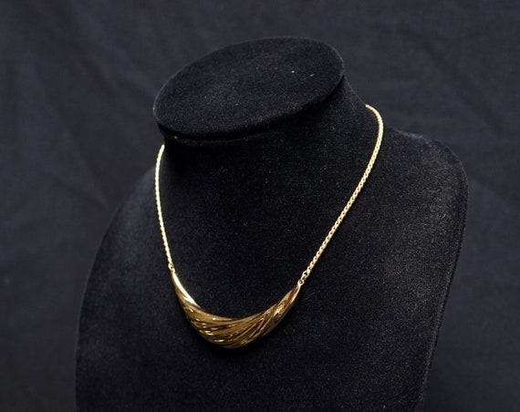 MONET Vintage Gold Metal Necklace with Curved Cen… - image 5