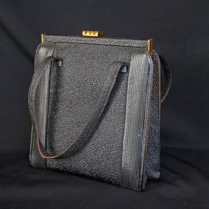 ORIGINAL By DUETTE  By MAYCRAFT of California Beautiful Vintage Upright Black Purse with Gold Clasp