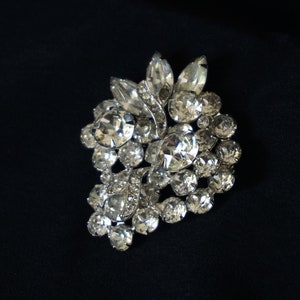 EISENBERG ICE Beautiful Vintage Brooch with Clusters of Clear and Smoky Rhinestones image 4