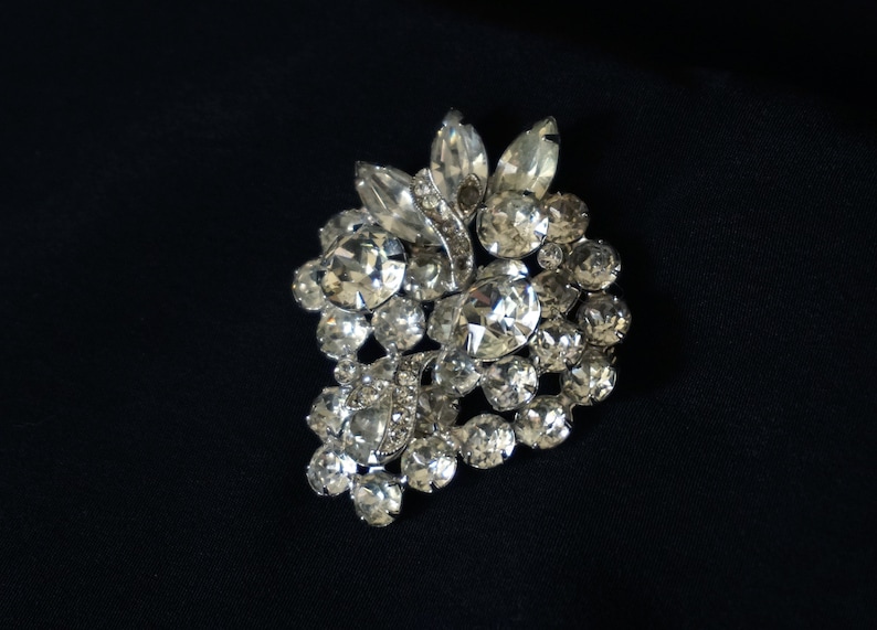 EISENBERG ICE Beautiful Vintage Brooch with Clusters of Clear and Smoky Rhinestones image 4