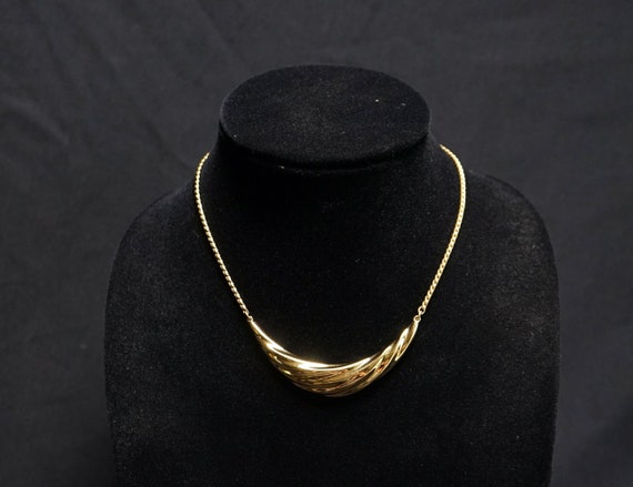 MONET Vintage Gold Metal Necklace with Curved Cen… - image 1