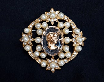 OLEG CASSINI Gorgeous Vintage Cameo Brooch Set in Glass in Gold Metal with Faux Pearl and Rhinestone Accents