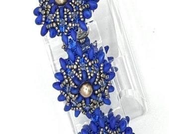 Royal Blue Crown Beaded Bracelet: Elegance Defined