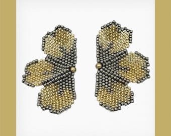 Classic Flower Earrings / Beadwork / Beading / Flower / Handmade / Jewelry / Artwork