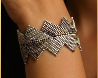 Show Me the Way Metallic Bracelet Instructions | Handmade | Beadwork | Learning | Delica Beads | Black | Silver | DIY