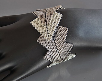 Show Me the Way Metallic Bracelet Instructions | Handmade | Beadwork | Learning | Delica Beads | Black | Silver | DIY