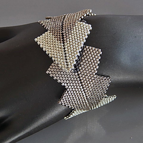Show Me the Way Metallic Bracelet Instructions | Handmade | Beadwork | Learning | Delica Beads | Black | Silver | DIY