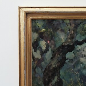 Impressionistische Moody Forest Art Print | Vintage schilderij donkere natuur, herfst Cottagecore-muurdecoratie afdrukbaar afbeelding 2