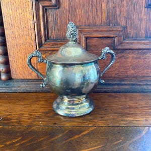 Vintage WM Rogers Silver-Plated Sugar Bowl: Trophy Style, 1930s-50s