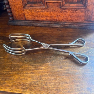 Vintage Silver-Plated Bread Tongs – Elegant Streamlined Serving Tongues – High Tea or Tableware Accessory