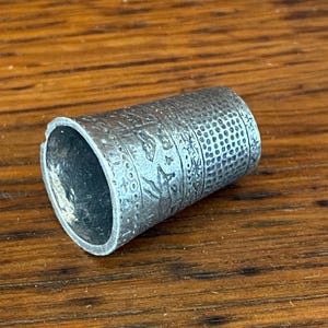 Antique Replica Nürnberg Thimble, 16th Century Style Ornate Pewter Sewing Thimble, Vintage Silver Look Collectible Thimble