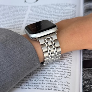 Silver Apple Watch Band, iWatch strap 46mm 45mm 44mm 42mm 41mm 40mm 38mm 49mm, Luxury Women Metal Bracelet, Apple Watch 9 armband gift men