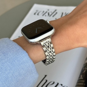 Silver Apple Watch Band, iWatch strap 45mm 44mm 42mm 41mm 40mm 38mm 49mm, Luxury Women Metal Bracelet, Apple Watch 8 9 10 armband gift, Slim