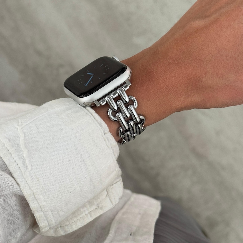 Silver Apple Watch Band, iWatch loop strap 45mm 44mm 42mm 41mm 40mm 38mm, Luxury Women Metal Bracelet, Apple Watch 10 loop armband gift