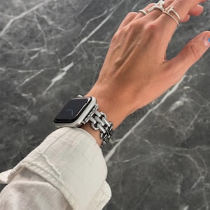 Silver Apple Watch Band, iWatch loop strap 45mm 44mm 42mm 41mm 40mm 38mm, Luxury Women Metal Bracelet, Apple Watch 10 loop armband gift