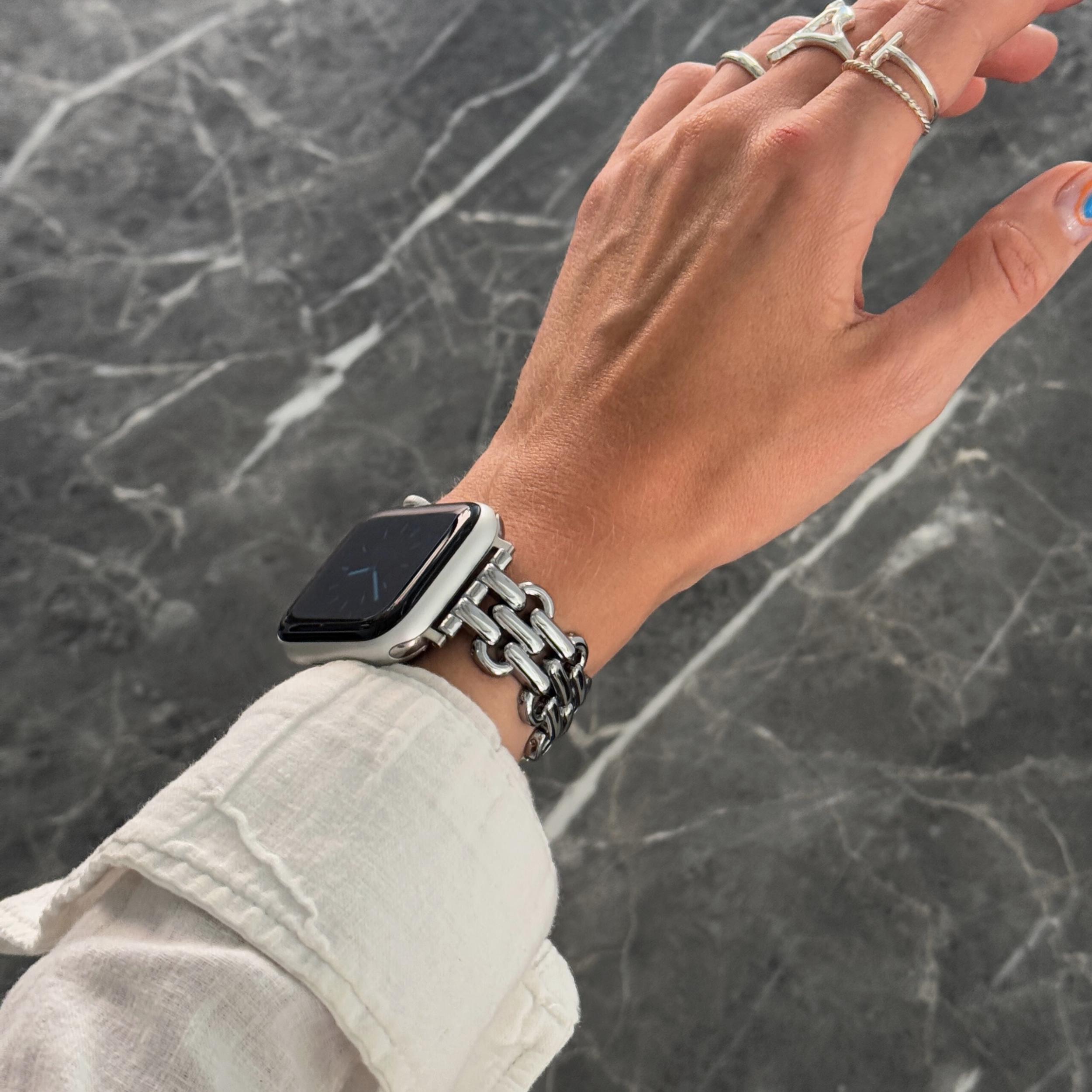 ゴールドのApple Watchバンド：ステンレススチール製リンク 