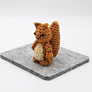 Squirrel - crochet pattern