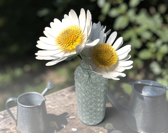 Handcrafted paper Daisies, this listing is for 1 flower