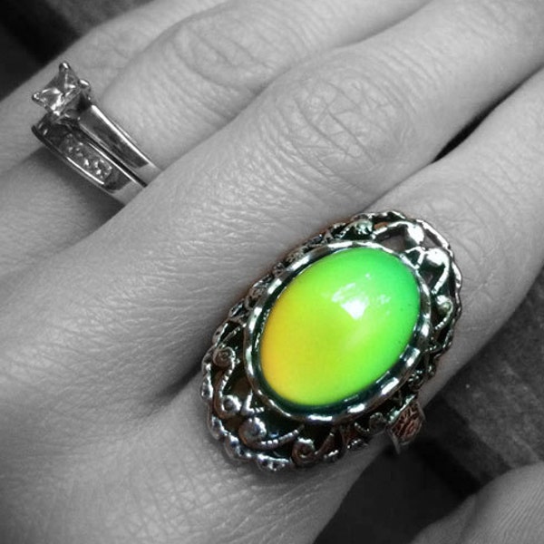 Real Mood Ring - Mood Jewelry - Gothic Ring - Color Changing Ring - Moodstone Ring - Antique Silver Mood Ring - Victorian Ring