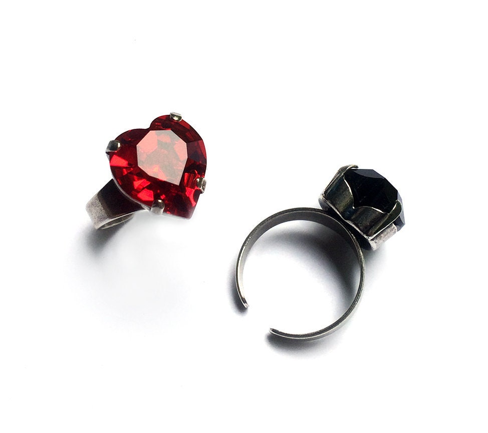 Anillo de corazon rojo o negro Anillo de cristal Swarovski Cristal de corazon Anillo gotico Regalo de aniversario Etsy Mexico