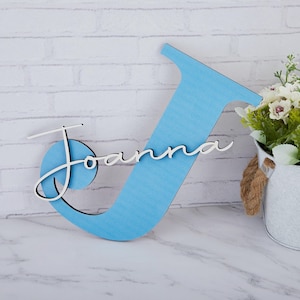 Placa de nome de família com iniciais personalizadas, placa de nome com letras maiúsculas personalizadas, presente para bebê, decorações de casamento, placa de nome de parede de madeira para parede