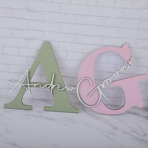 Letrero con nombre de familia con iniciales personalizadas, letrero con nombre en mayúscula personalizado, regalo para bebé recién nacido, decoraciones para bodas, letrero de madera con nombre para pared
