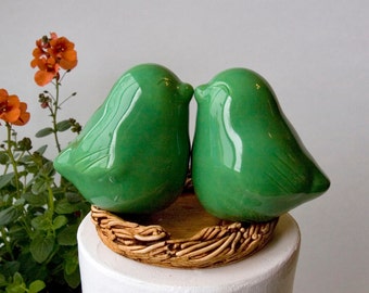 Green Love Bird Wedding Cake Topper,Dark Green Handmade Pottery Birds,Keepsake with Names and Wedding Date Engraved Under Nest,Wedding Gift