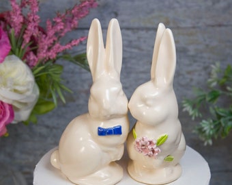 Bunny Wedding Cake Topper with BowTie and Bouquet to Match Wedding Colors,Engraved Keepsake Pottery Gift for Bride and Groom,Kissing Rabbits