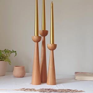 木製キャンドルホルダー キャンドルスティック3個セット スカンジナビアスタイルのキャンドルスタンド ピラーキャンドルホルダー 素朴なギフト ホリデーのホームデコレーションギフト