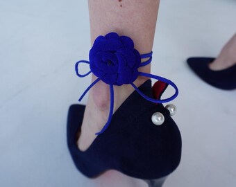 Leather Rose Foot Chain Bracelet for Women, Adjustable Bohemian Ankle Adornment, Romantic Floral Leg Band for Summer, Elegant Rose Bracelet