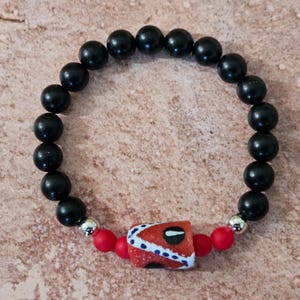 Afrikaanse armband, culturele armband, Afrikaanse sieraden, Tsjechische kralen - ebbenhout sandelhout rood Tsjechisch glas Krobo 8 mm kralenarmband