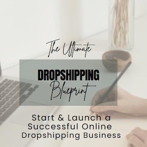 Op de afbeelding: Een laptop en een notitieboek met de tekst "The Ultimate Dropshipping Blueprint Start & Launch a Successful Online Dropshipping Business NO RESELL RIGHTS Mom's Gone Digital" op een wit oppervlak.