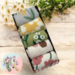 Ladies Seamless Soft Comfort Set of 5  Flower Pattern Crew Socks Premium Quality Gift for Her comes with a gift bag