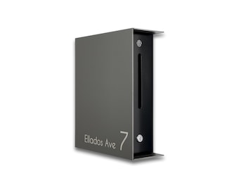 Unieke minimalistische smalle brievenbus - aluminium metallic grijze behuizing/zwarte deur - moderne gepersonaliseerde brievenbus