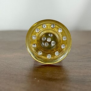 Anillo de declaración de cóctel de botón vintage reutilizado