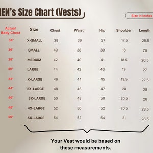 Op de afbeelding: Een maattabel voor vesten, metingen in inches. De tabel bevat maten van X-Small tot 5X-Large, met details over borst, taille, heup, schouder en lengte. De tekst "Your Vest would be based on these measurements" staat onderaan.